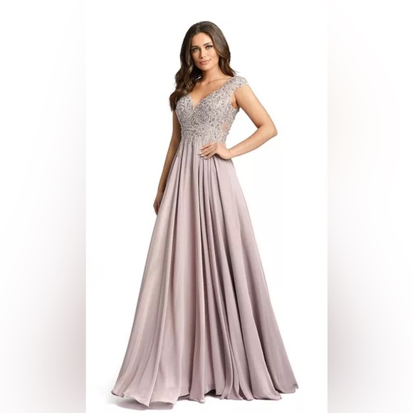 Mac Duggal Women's Appliqued Cap Sleeve Bodice Flowy Gown NWT 20264 - Picture 1 of 8